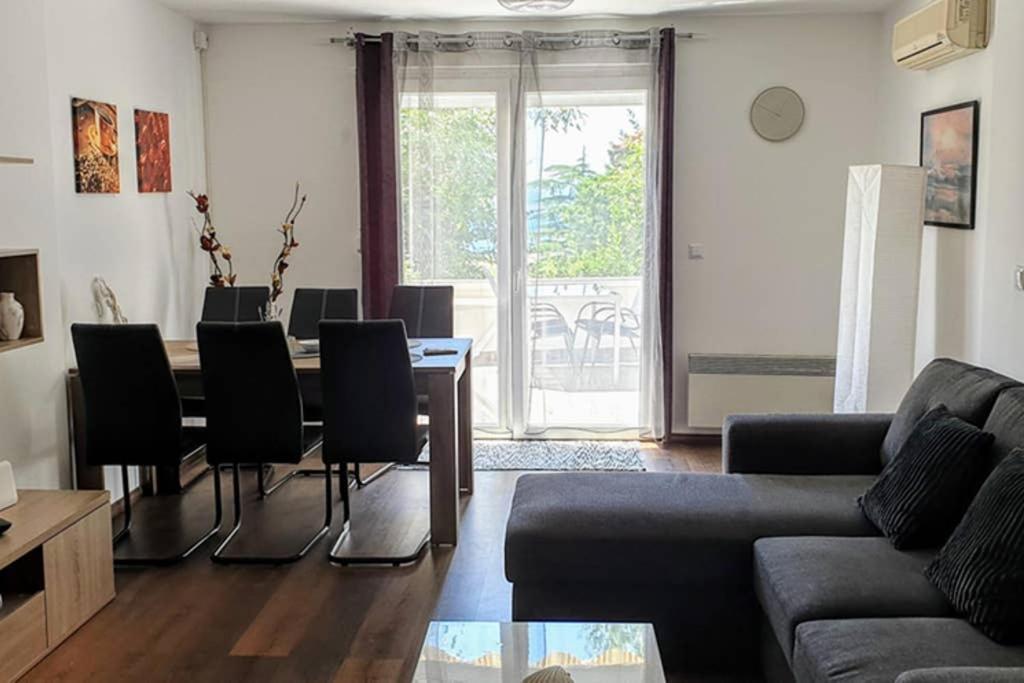 Apartment Zara Драмал Екстериор снимка